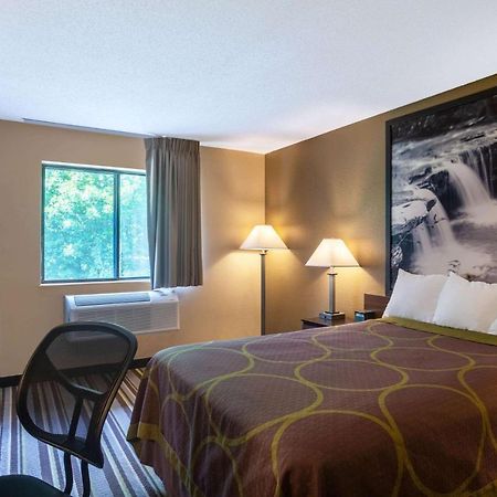 Super 8 By Wyndham Elkins Hotel Exterior photo