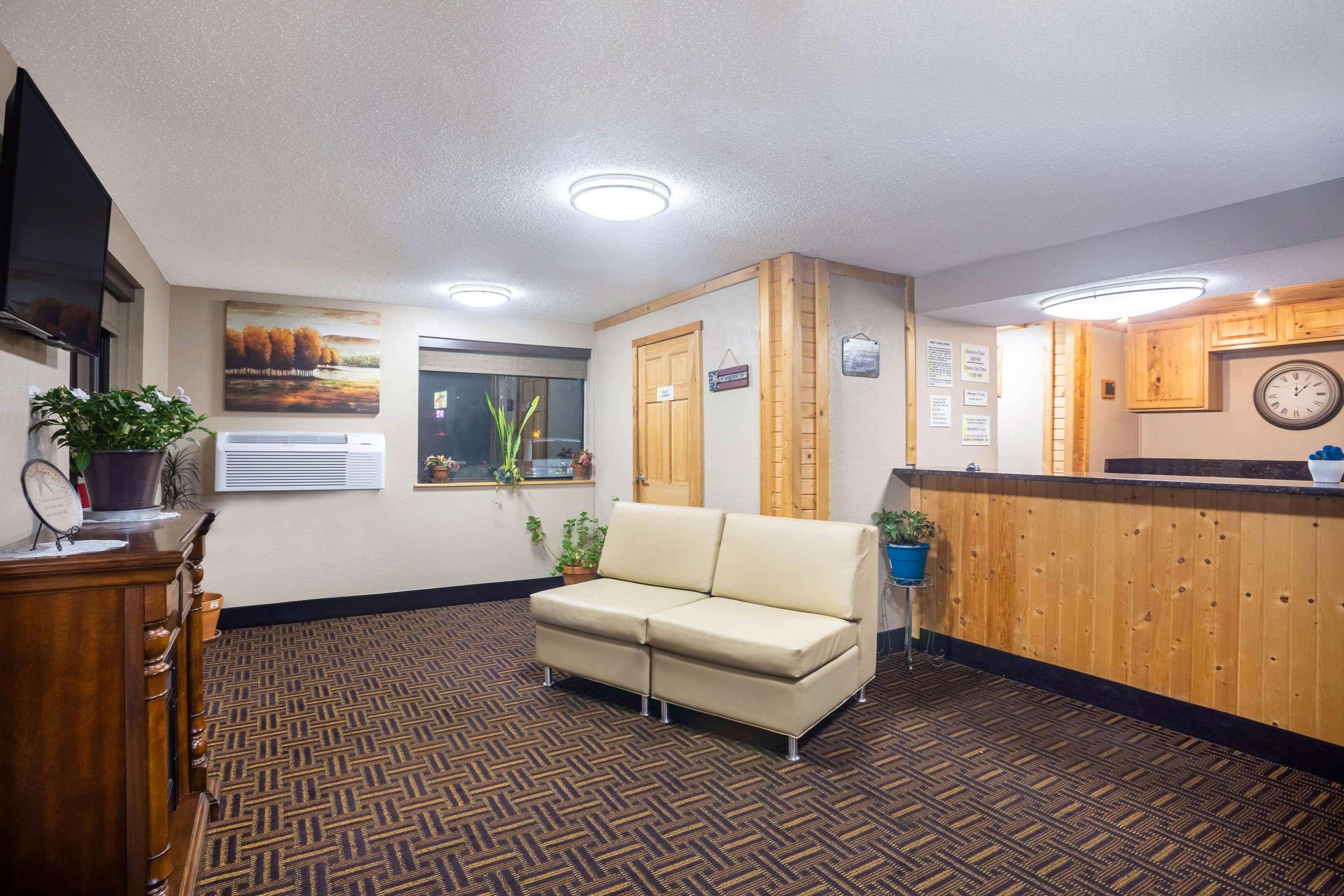 Super 8 By Wyndham Elkins Hotel Exterior photo